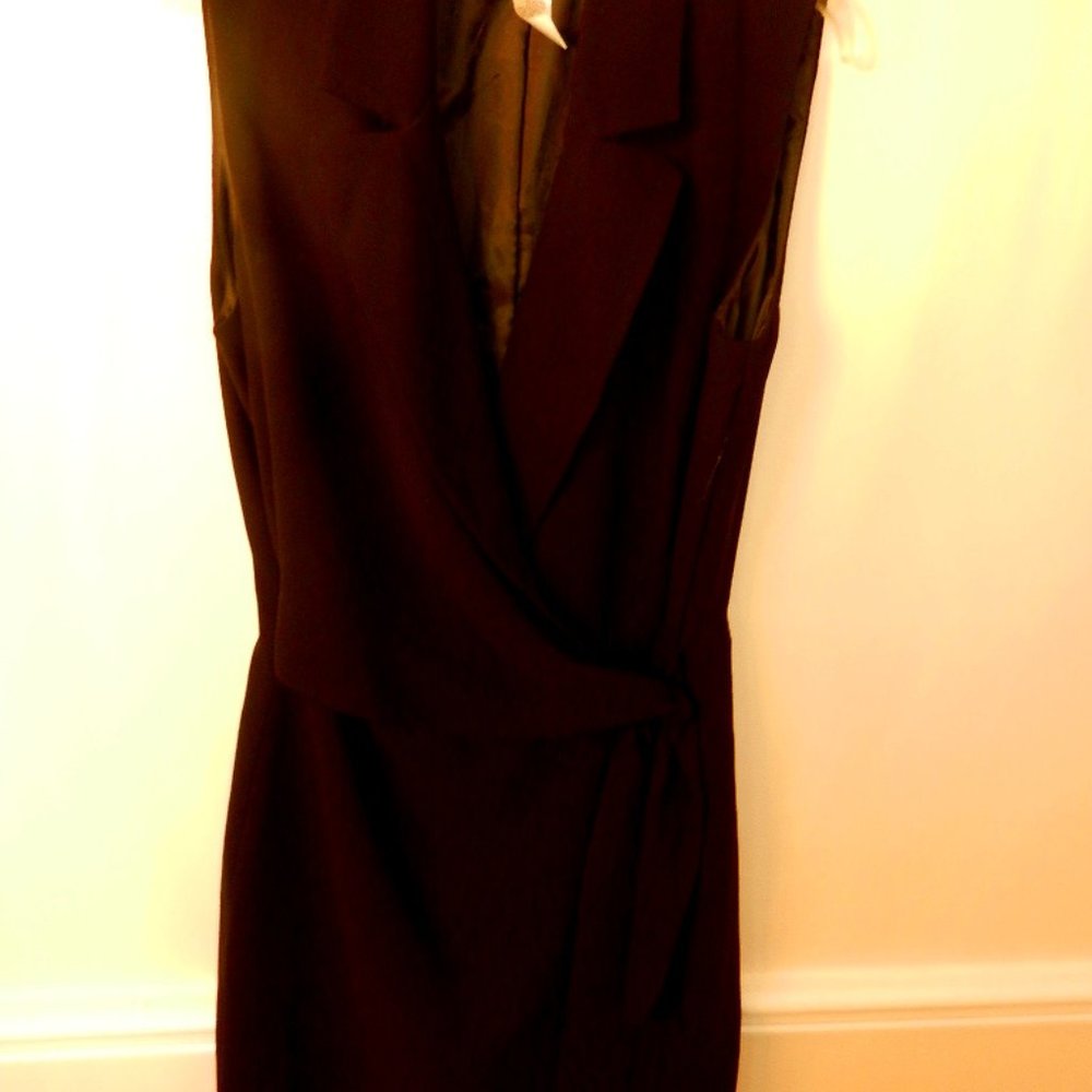 Jones New York Black Lined 16 sleeveless vneck
